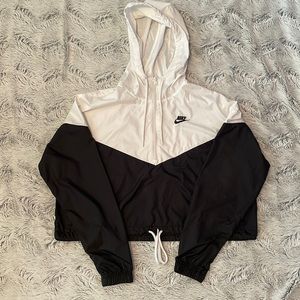 Nike black and white cropped windbreaker